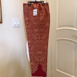 NWT Due per Due  jacquard red / gold crop pant